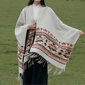 ⭐️American Eagle Outfitters Aztec Fringed Reversible Shawl ⭐️